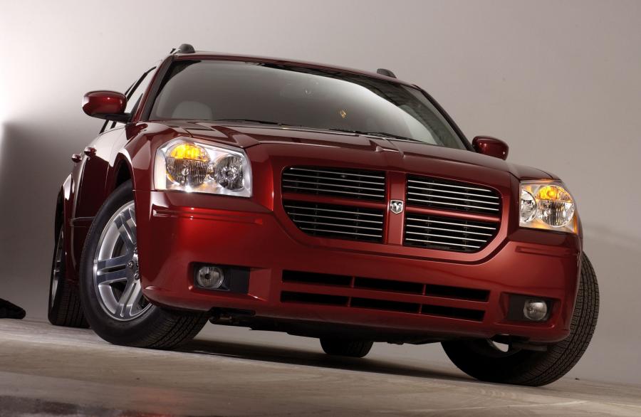  Dodge Magnum R/T 2005 года  (фото 17 из 39)